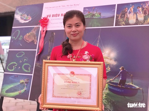 Vinh danh giáo viên tận hiến với nghề - Ảnh 1. Vinh danh giáo viên tận hiến với nghề - Ảnh 1.