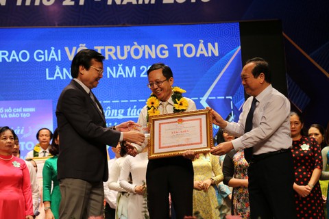 Rơi nước mắt với tâm sự của cô giáo nhận giải thưởng Võ Trường Toản - Ảnh 2. Rơi nước mắt với tâm sự của cô giáo nhận giải thưởng Võ Trường Toản - Ảnh 2.