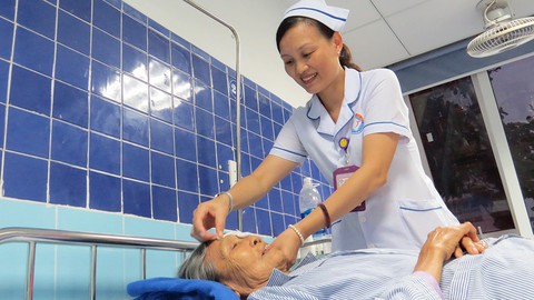 Khám bệnh với nụ cười - Ảnh 1. Khám bệnh với nụ cười - Ảnh 1.