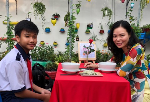 Những người thầy kiểu mới: Cô hiệu trưởng cute - Ảnh 1. Những người thầy kiểu mới: Cô hiệu trưởng cute - Ảnh 1.