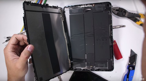iPad Pro mới của Apple rất dễ bị bẻ gãy - Ảnh 1. iPad Pro mới của Apple rất dễ bị bẻ gãy - Ảnh 1.