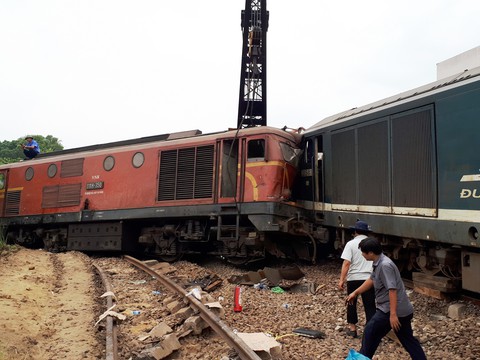 Khởi tố lái tàu vụ hai tàu hàng tông nhau ở ga Núi Thành - Ảnh 1. Khởi tố lái tàu vụ hai tàu hàng tông nhau ở ga Núi Thành - Ảnh 1.