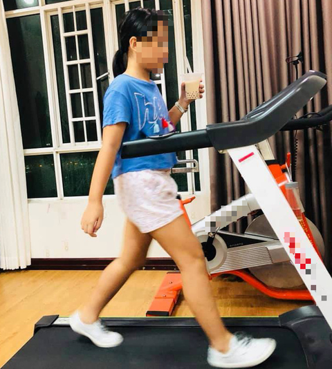 Trả tiền cho con... vận động - Ảnh 1. Trả tiền cho con... vận động - Ảnh 1.