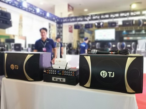 Đi xem loa trăm triệu tại triển lãm thiết bị trình diễn chuyên nghiệp - Ảnh 4. Đi xem loa trăm triệu tại triển lãm thiết bị trình diễn chuyên nghiệp - Ảnh 4.