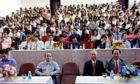 Hiệu trưởng ĐH Ngoại ngữ tin học TP.HCM bị miễn nhiệm - Ảnh 1. Hiệu trưởng ĐH Ngoại ngữ tin học TP.HCM bị miễn nhiệm - Ảnh 1.