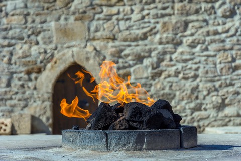 Khám phá những ngọn lửa bất diệt ở Azerbaijan - Ảnh 6. Khám phá những ngọn lửa bất diệt ở Azerbaijan - Ảnh 6.