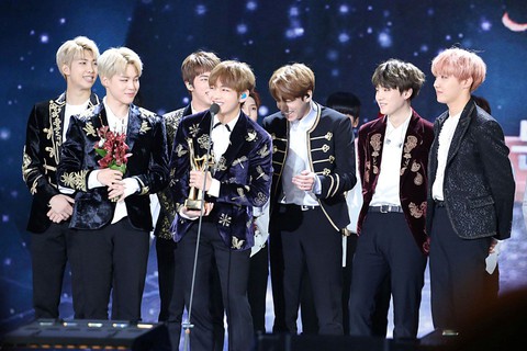 BTS và sức công phá không tưởng tại MAMA 2018 - Ảnh 2. BTS và sức công phá không tưởng tại MAMA 2018 - Ảnh 2.