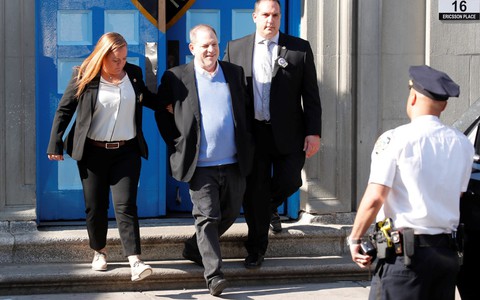 Ông trùm Harvey Weinstein bị tố dụ sex thiếu nữ 16 tuổi - Ảnh 3. Ông trùm Harvey Weinstein bị tố dụ sex thiếu nữ 16 tuổi - Ảnh 3.