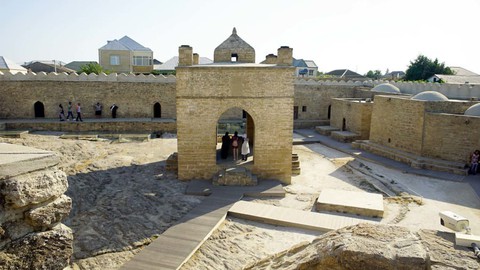 Khám phá những ngọn lửa bất diệt ở Azerbaijan - Ảnh 7. Khám phá những ngọn lửa bất diệt ở Azerbaijan - Ảnh 7.