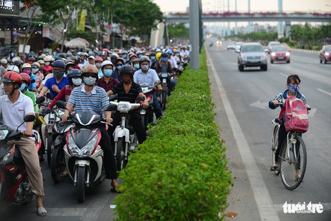 Xử phạt nghiêm người đi xe đạp vi phạm Luật giao thông - Ảnh 1. Xử phạt nghiêm người đi xe đạp vi phạm Luật giao thông - Ảnh 1.