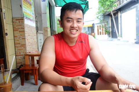 Bắt cướp bị đâm vẫn giữ điện thoại trả nạn nhân ngay phòng cấp cứu - Ảnh 1. Bắt cướp bị đâm vẫn giữ điện thoại trả nạn nhân ngay phòng cấp cứu - Ảnh 1.
