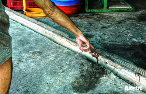 50 quái xế đập phá, nổ súng vào nhà dân trong đêm - Ảnh 4. 50 quái xế đập phá, nổ súng vào nhà dân trong đêm - Ảnh 4.