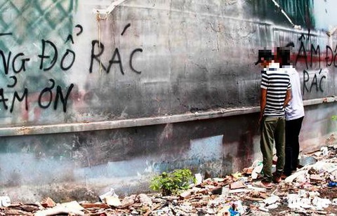 Tiểu bậy và... chọc chó, 4 người trong gia đình bị chém - Ảnh 1. Tiểu bậy và... chọc chó, 4 người trong gia đình bị chém - Ảnh 1.