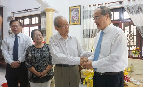 Thủ tướng: Thầy cô phải gieo mầm những phẩm chất tốt đẹp - Ảnh 2. Thủ tướng: Thầy cô phải gieo mầm những phẩm chất tốt đẹp - Ảnh 2.