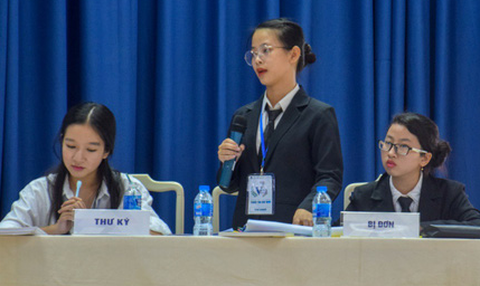 Đại học Luật TP.HCM giành quán quân Phiên tòa giả định - Ảnh 2. Đại học Luật TP.HCM giành quán quân Phiên tòa giả định - Ảnh 2.