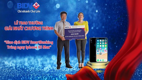 BIDV Chợ Lớn trao thưởng chương trình Giao dịch BIDV Smartbanking trúng ngay Iphone XS Max - Ảnh 1. BIDV Chợ Lớn trao thưởng chương trình Giao dịch BIDV Smartbanking trúng ngay Iphone XS Max - Ảnh 1.