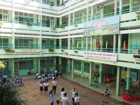 Trao học bổng cho học trò nghèo ở trung tâm TP.HCM - Ảnh 1. Trao học bổng cho học trò nghèo ở trung tâm TP.HCM - Ảnh 1.