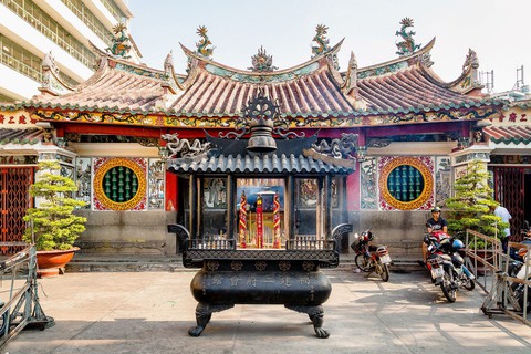 Giới thiệu sách, phim tiếng Anh và tiếng Hoa “Tự hào Di sản Văn hóa Quận 5” - Ảnh 1. Giới thiệu sách, phim tiếng Anh và tiếng Hoa “Tự hào Di sản Văn hóa Quận 5” - Ảnh 1.