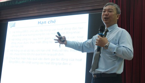 Giảng viên không chỉ dạy mà phải nghiên cứu - Ảnh 1. Giảng viên không chỉ dạy mà phải nghiên cứu - Ảnh 1.