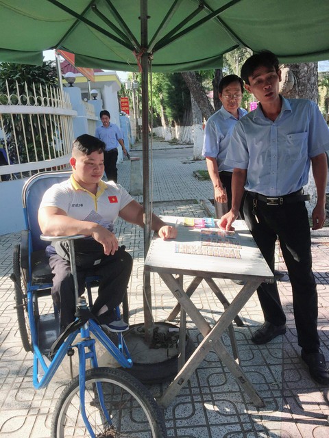 Nhọc nhằn sau những chiếc huy chương - Ảnh 1. Nhọc nhằn sau những chiếc huy chương - Ảnh 1.