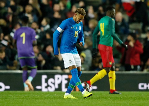 Neymar chấn thương trong trận Brazil thắng Cameroon - Ảnh 1. Neymar chấn thương trong trận Brazil thắng Cameroon - Ảnh 1.