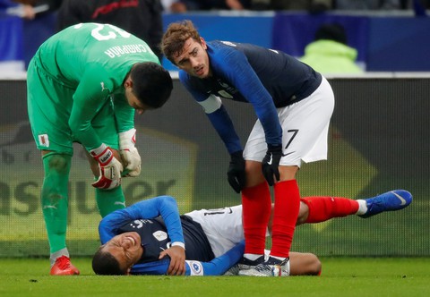 Pháp trả giá đắt cho chiến thắng trước Uruguay bằng chấn thương của Mbappe - Ảnh 1. Pháp trả giá đắt cho chiến thắng trước Uruguay bằng chấn thương của Mbappe - Ảnh 1.