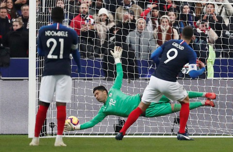 Pháp trả giá đắt cho chiến thắng trước Uruguay bằng chấn thương của Mbappe - Ảnh 2. Pháp trả giá đắt cho chiến thắng trước Uruguay bằng chấn thương của Mbappe - Ảnh 2.