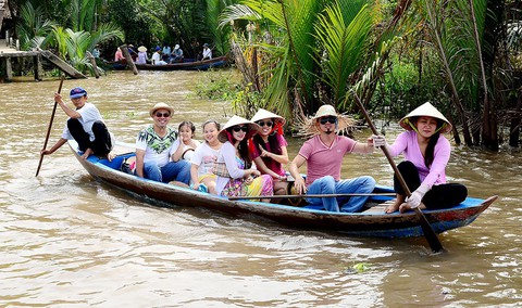 Tin tour du lịch rẻ không tưởng, hàng trăm người bị lừa hơn 6 tỉ - Ảnh 1. Tin tour du lịch rẻ không tưởng, hàng trăm người bị lừa hơn 6 tỉ - Ảnh 1.