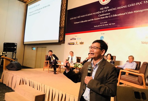 Lớp học quá đông, giáo viên không thể đổi mới được - Ảnh 1. Lớp học quá đông, giáo viên không thể đổi mới được - Ảnh 1.