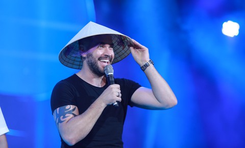 Shayne Ward đốn tim fans Việt bằng 11 ca khúc hit - Ảnh 10. Shayne Ward đốn tim fans Việt bằng 11 ca khúc hit - Ảnh 10.
