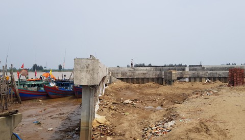 Yêu cầu tháo dỡ công trình lấn chiếm sông Mã trái phép - Ảnh 1. Yêu cầu tháo dỡ công trình lấn chiếm sông Mã trái phép - Ảnh 1.