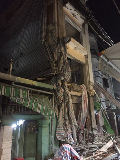 Sập giàn giáo công trình sửa nhà ở quận 1, TP.HCM, một người chết - Ảnh 3. Sập giàn giáo công trình sửa nhà ở quận 1, TP.HCM, một người chết - Ảnh 3.