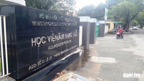 Giảng viên suýt mất việc vì… lỗi đánh máy - Ảnh 1. Giảng viên suýt mất việc vì… lỗi đánh máy - Ảnh 1.
