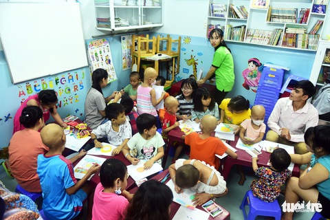 Những chiến binh nhí tô tranh hưởng ứng Ngày hội hoa hướng dương - Ảnh 4. Những chiến binh nhí tô tranh hưởng ứng Ngày hội hoa hướng dương - Ảnh 4.