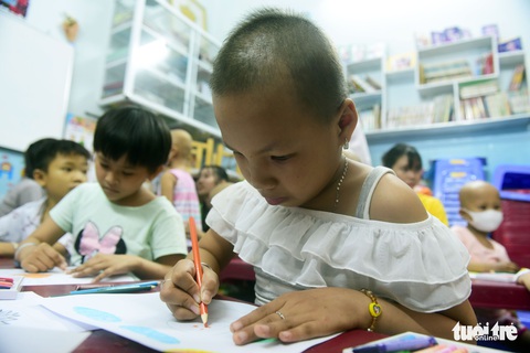 Những chiến binh nhí tô tranh hưởng ứng Ngày hội hoa hướng dương - Ảnh 6. Những chiến binh nhí tô tranh hưởng ứng Ngày hội hoa hướng dương - Ảnh 6.