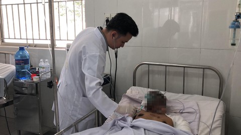 Tài xế xe bồn phỏng nặng, đang điều trị ở bệnh viện Chợ Rẫy - Ảnh 1. Tài xế xe bồn phỏng nặng, đang điều trị ở bệnh viện Chợ Rẫy - Ảnh 1.