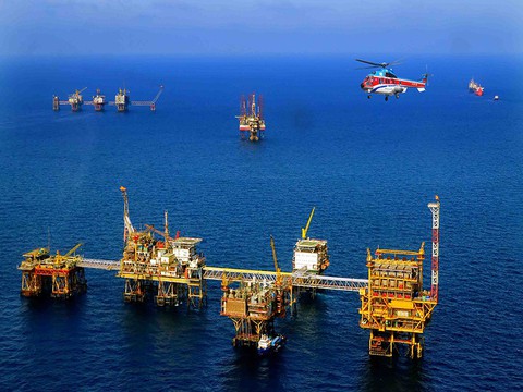 Giàn khoan dầu khí chuẩn bị ứng phó với bão số 9 - Ảnh 1. Giàn khoan dầu khí chuẩn bị ứng phó với bão số 9 - Ảnh 1.