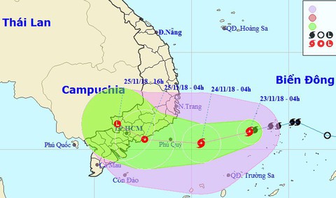 Bão cách bờ 450km, miền Trung, miền Nam sắp mưa lớn - Ảnh 1. Bão cách bờ 450km, miền Trung, miền Nam sắp mưa lớn - Ảnh 1.