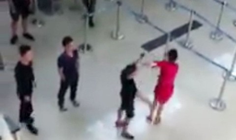 Đe dọa, lăng mạ nhân viên hàng không bị phạt đến 10 triệu đồng - Ảnh 1. Đe dọa, lăng mạ nhân viên hàng không bị phạt đến 10 triệu đồng - Ảnh 1.