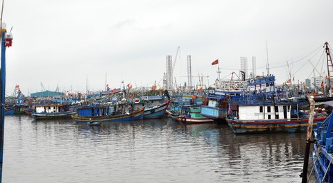 Giàn khoan dầu khí chuẩn bị ứng phó với bão số 9 - Ảnh 2. Giàn khoan dầu khí chuẩn bị ứng phó với bão số 9 - Ảnh 2.
