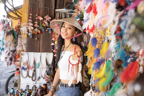 Hoa hậu Tiểu Vy kể về mẹ bằng tiếng Anh tại Miss World - Ảnh 1. Hoa hậu Tiểu Vy kể về mẹ bằng tiếng Anh tại Miss World - Ảnh 1.