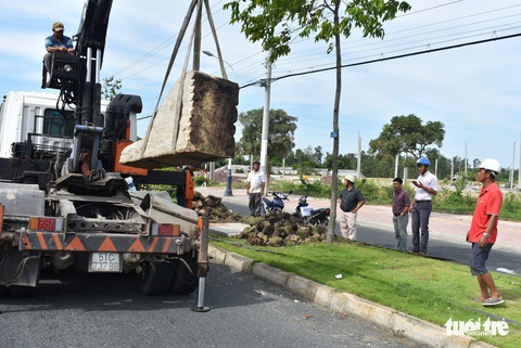 Đặt 76 tượng điêu khắc trên tuyến đường đẹp nhất Châu Đốc - Ảnh 2. Đặt 76 tượng điêu khắc trên tuyến đường đẹp nhất Châu Đốc - Ảnh 2.