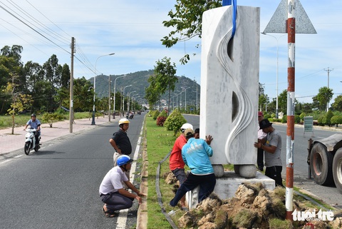 Đặt 76 tượng điêu khắc trên tuyến đường đẹp nhất Châu Đốc - Ảnh 7. Đặt 76 tượng điêu khắc trên tuyến đường đẹp nhất Châu Đốc - Ảnh 7.