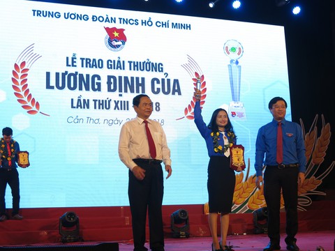 50 nhà nông trẻ xuất sắc nhận giải thưởng Lương Định Của - Ảnh 1. 50 nhà nông trẻ xuất sắc nhận giải thưởng Lương Định Của - Ảnh 1.