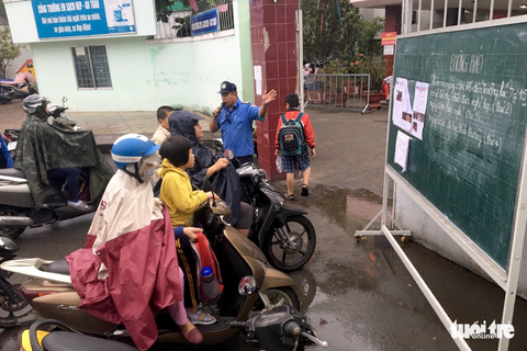 Học sinh TP.HCM có thể được nghỉ học tránh bão số 9 - Ảnh 1. Học sinh TP.HCM có thể được nghỉ học tránh bão số 9 - Ảnh 1.