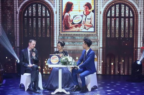 Những khoảnh khắc tri ân thầy cô trong đêm hòa nhạc Hoàng gia Danisa - Ảnh 6. Những khoảnh khắc tri ân thầy cô trong đêm hòa nhạc Hoàng gia Danisa - Ảnh 6.