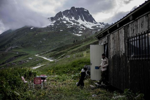 Theo chân người chăn cừu trên vùng đồng cỏ núi Alps - Ảnh 9. Theo chân người chăn cừu trên vùng đồng cỏ núi Alps - Ảnh 9.