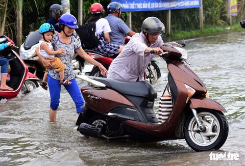 TP.HCM đối mặt ngập diện rộng do bão, triều cường - Ảnh 1. TP.HCM đối mặt ngập diện rộng do bão, triều cường - Ảnh 1.