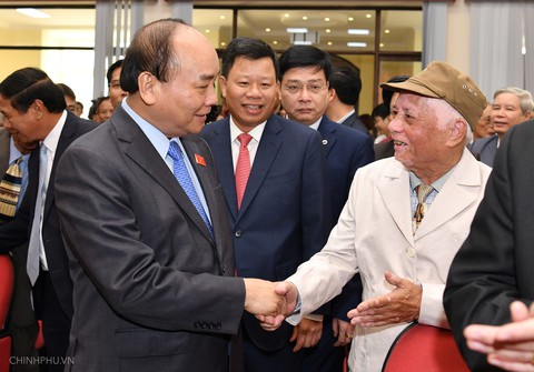 Tham nhũng lớn đã nghiêm trị, tham nhũng vặt vẫn phiền lòng dân - Ảnh 1. Tham nhũng lớn đã nghiêm trị, tham nhũng vặt vẫn phiền lòng dân - Ảnh 1.