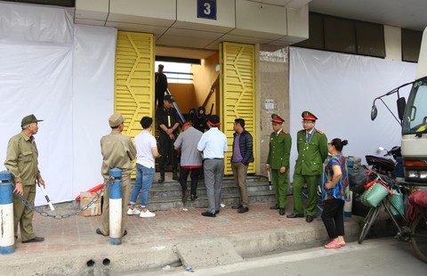 CĐV ồ ạt đổ về Hàng Đẫy, tự tin đội tuyển Việt Nam sẽ đá bại Campuchia - Ảnh 7. CĐV ồ ạt đổ về Hàng Đẫy, tự tin đội tuyển Việt Nam sẽ đá bại Campuchia - Ảnh 7.